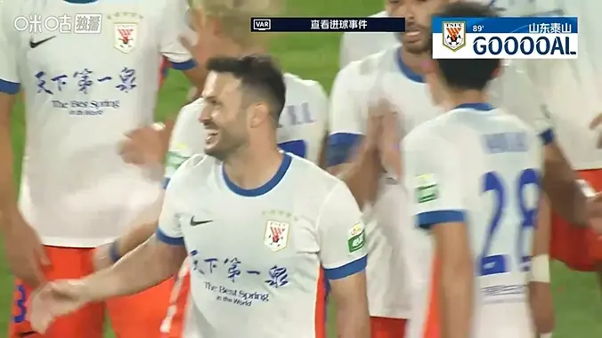 泰山5-1领先！张岩扑救脱手，瓦科轻松推射破门