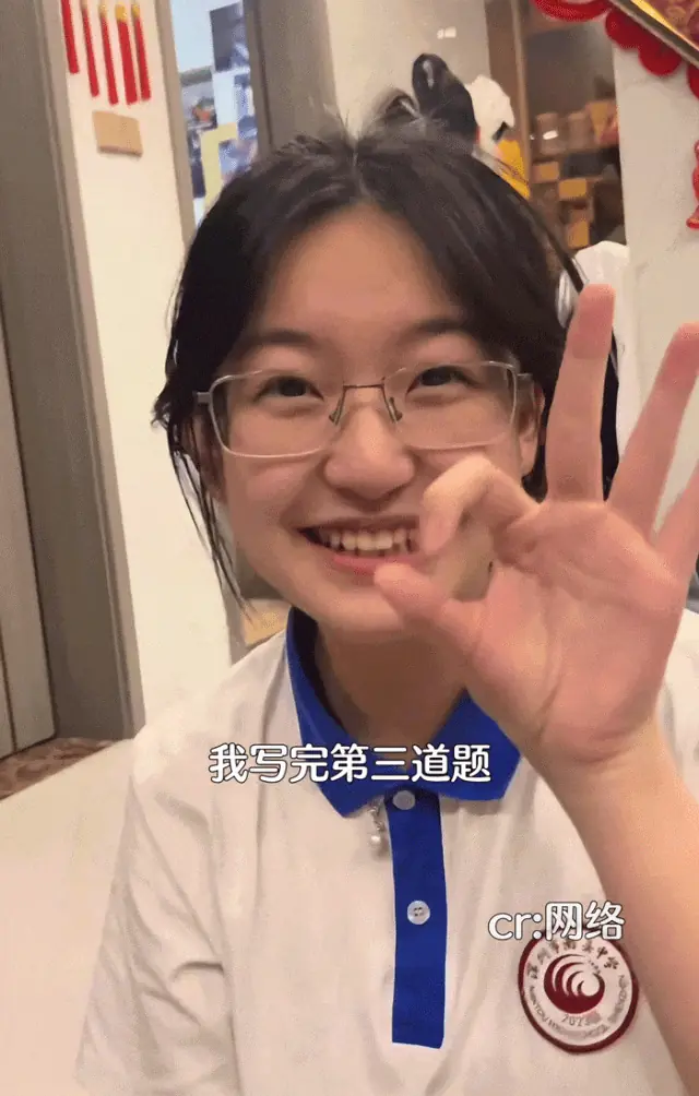 高考交卷只剩25分钟，她突然举手：“我要换答题卡！”全场惊呆，却提供了养孩子新思路……