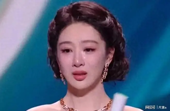 白玉兰奖引争议：杨紫获水后称号，孙俪回应引人深思