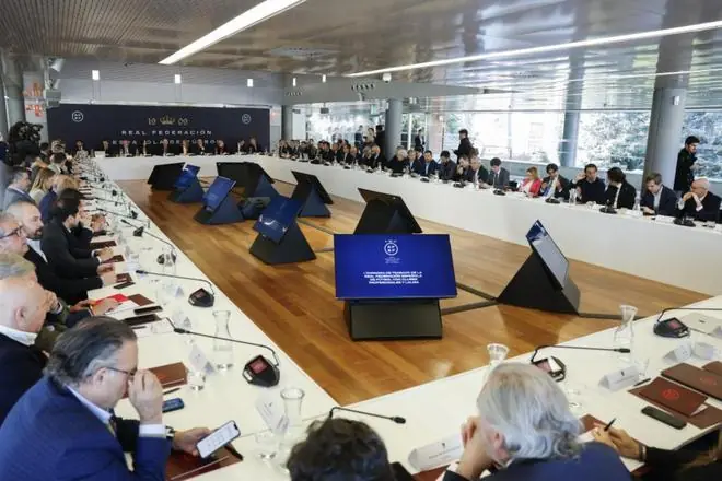 马卡:皇马缺席西班牙足协会议,涉及裁判和经济议题