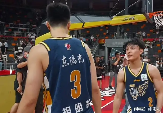 保底NBA二轮被选中？广东小将打成大腿，男篮未来最强双能卫！