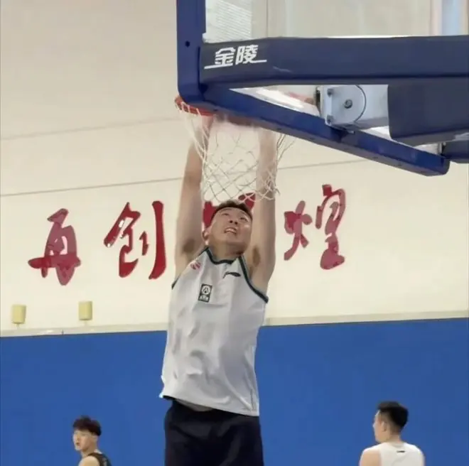 CBA：中国男篮抵达沈阳备战，郭昊文正式登陆NBA，山东男篮接触陈家政，浙江广厦续约朱俊龙，天津顶薪留下林庭谦