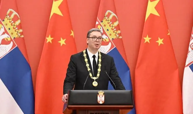 当着20万人面，亲华总统宣布辞职，下台前感谢中国，承诺不会反水