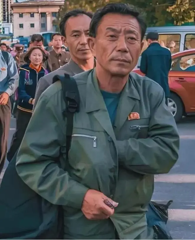 朝鲜男人烟不离手,金正恩抽什么牌子的香烟?一包烟的价格是多少