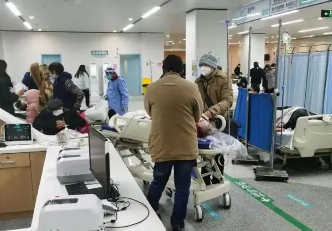儿子被同学打成重伤,对方嚣张跋扈宣称随便告,我拨通了岳父的电话