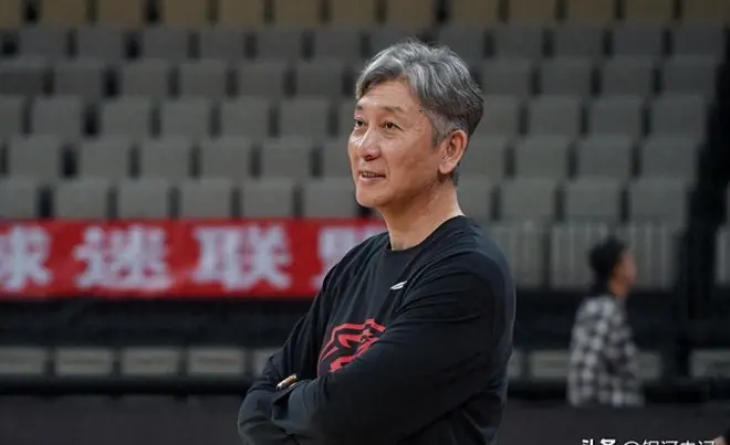 CBA重磅消息：郑永刚主教练被替代 王少杰自宣归属权