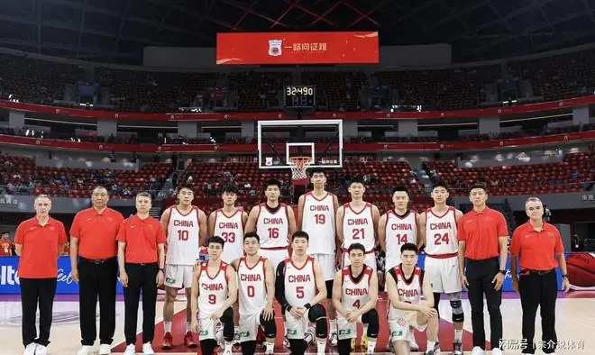 中国男篮决战荷兰队，首发阵容大调整，杨瀚森霸气回归