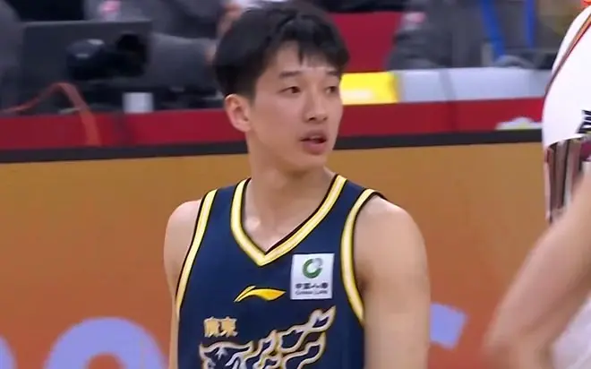 宏远U21大胜广厦杀入决赛！杨溢准三双，陈家政26分，王洪泽20+17