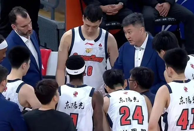 CBA消息！广东男篮官方报喜，曾凡博伤病未愈，山西官宣大将骨折