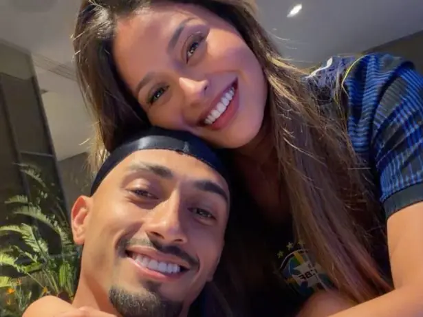 巴媒：拉菲尼亚买豪宅余额不足 妻子发现80%的钱都被球员父亲拿走