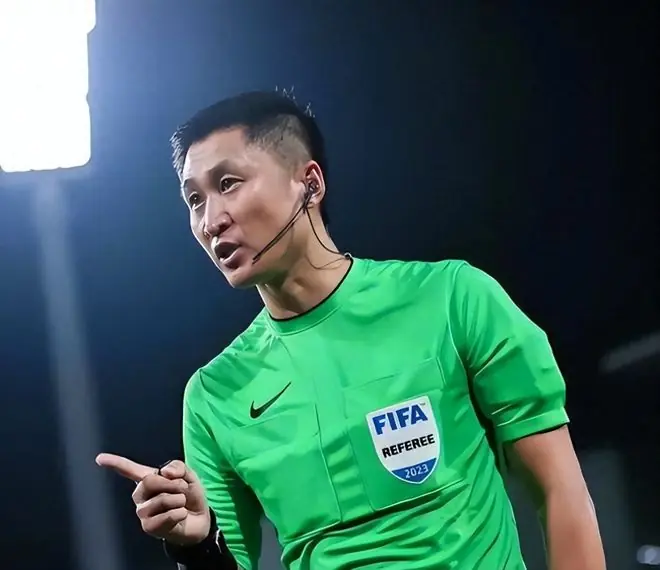 亮相世界杯才1天，董路出手揭开马宁仅剩体面，网友态度出奇一致