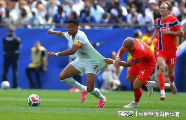 4-1！5-0！世界杯疯狂夜：72年纪录告破 红牌引连锁反应 韩国悬了