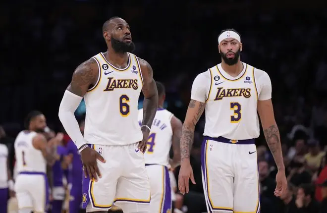 勇士重组詹眉组合争冠，六年前的剑，能斩现在NBA诸路豪强吗？
