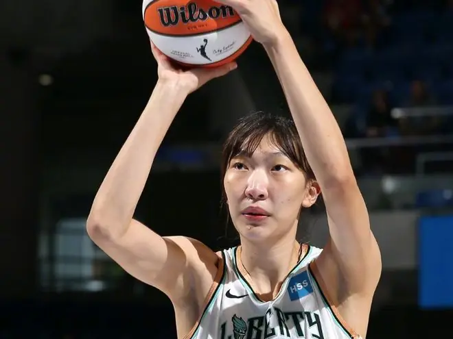 WNBA中国德比：韩旭6+2+2三分完胜李月汝0+1 自由人惨负飞翼