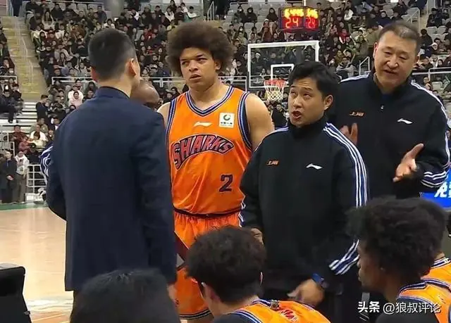 媒体人：洛夫顿是本赛季CBA第一高薪 和卢伟有摩擦动过换他的想法
