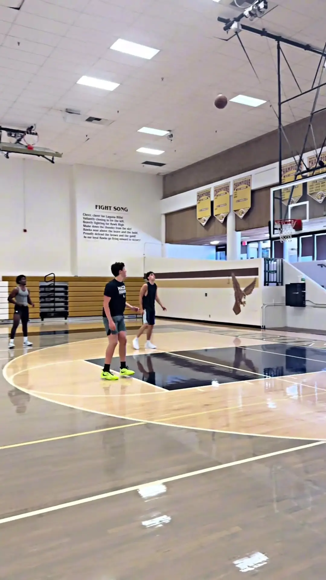 刘金雨海外特训！NBA训练师乔丹·劳利全场球局初体验
