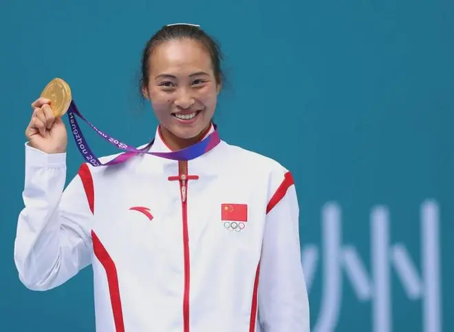 郑钦文缺席