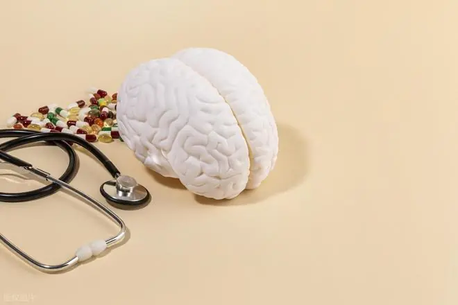 中国脑梗发病率世界第一！医生苦劝：罪魁祸首已揪出，这4物少吃