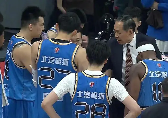北京上海广东投入前三，杜锋被批权力欲太强，北京男篮基本用外教