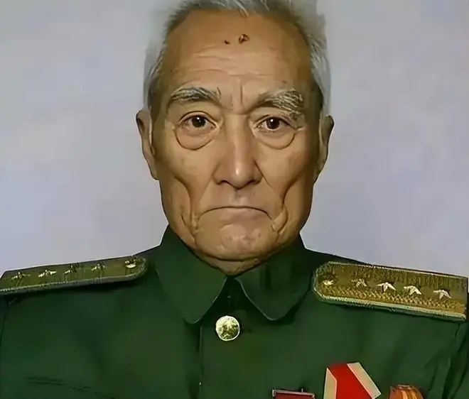 江西63岁老农为证红军身份，在最高检门口蹲守3天冒死拦军车