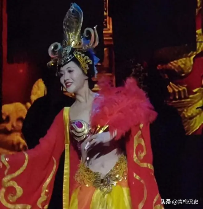 曝杭州“宋城第一美女”小豆子去世！知情人透露原因，遗体已火化
