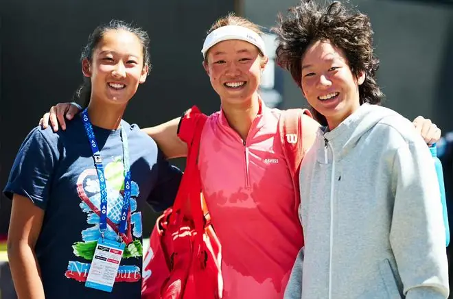 2-0打进16强！中国女网17岁1米80新星闪耀：双线晋级看齐郑钦文？