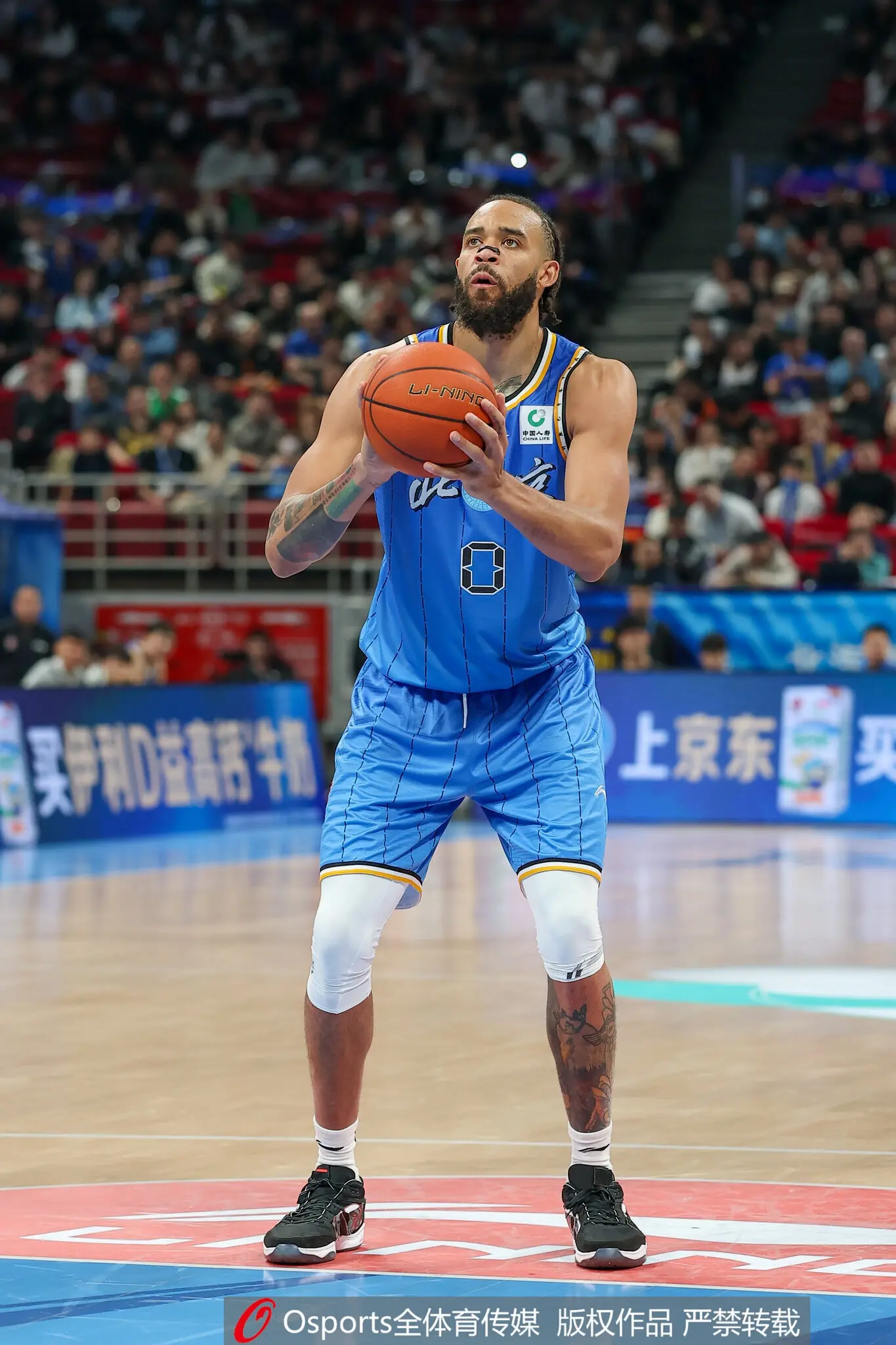 6投0中&走步违例！郭艾伦打趣：今晚是属于麦基之夜 悲伤之夜