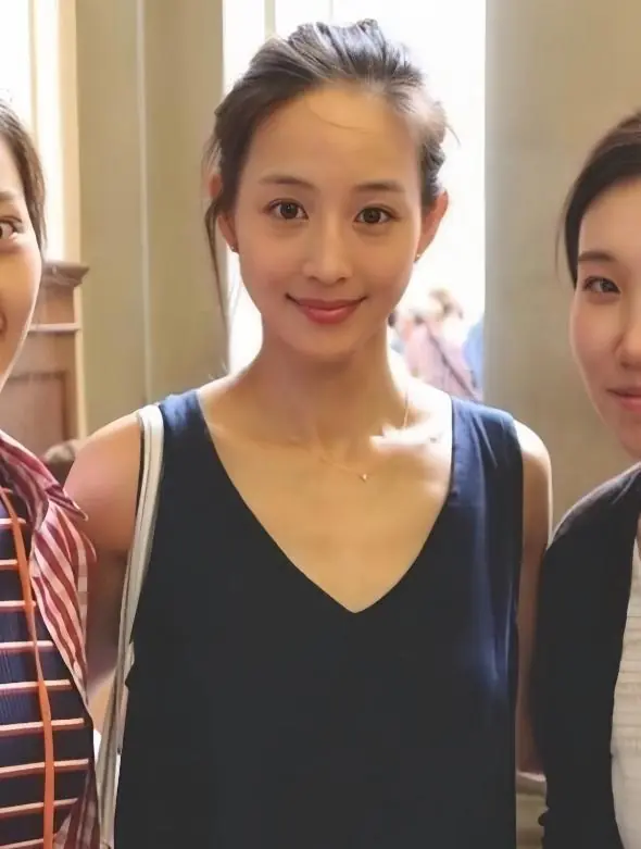 宋祖儿本名叫孙凡清，我忍了，李一桐本名叫李雪，我也忍了，但是