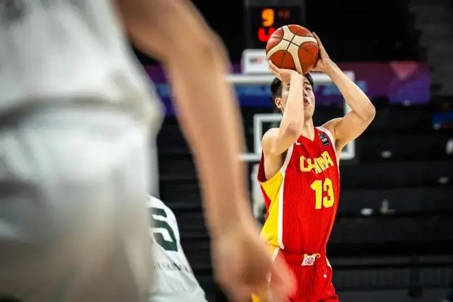 U17男篮输立陶宛！进攻被摁住，张懿赵杰+张宇辰哑火，只靠石洺豪