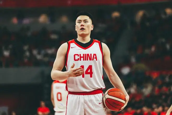 李弘权：在场上就得全力以赴，因为毕竟China在胸口上