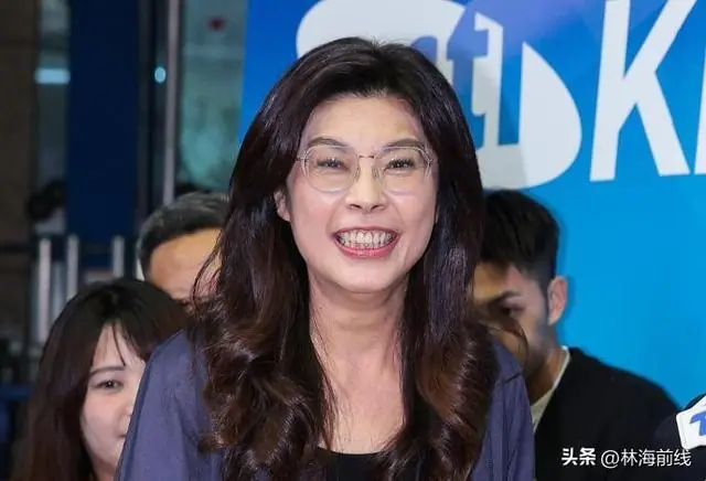 郑丽文遭“黑色星期一”：民调崩了不算完，40年闺蜜直播“补刀”