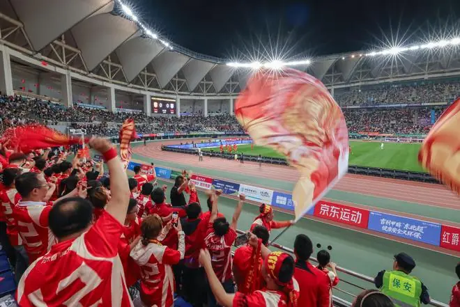 追光丨外有世界杯 家有“东北超”