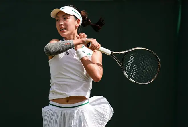 中国晋级首人！王欣瑜2-1连续4年晋级温网次轮 将战11号种子