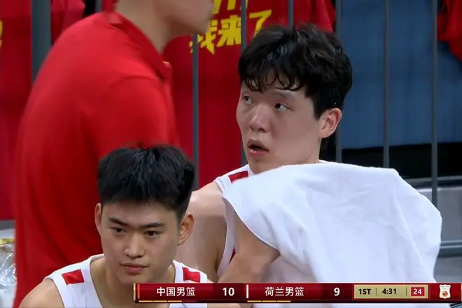 中国男篮：杨瀚森低迷贺希宁8中1，核心后卫21+7，奇兵13分