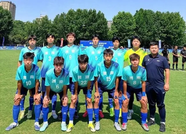 瑞泉中学男女足在陕西省第一届青少年三大球运动会中揽获一银一铜