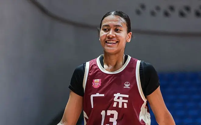 轰25+11！中国女篮20岁1米86混血前锋崛起：偶像是李梦