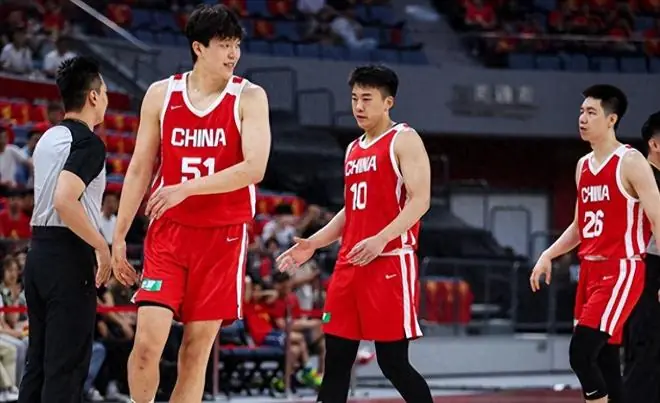 2连胜的背后，中国男篮真正收获，不是杨瀚森！赢球隐藏着大问题