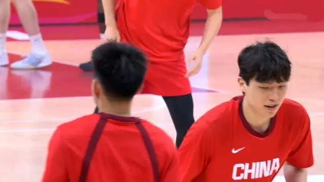 中国男篮胜不足喜，杨瀚森7+8状态慢热 暴露2大问题 缺赵继伟控场