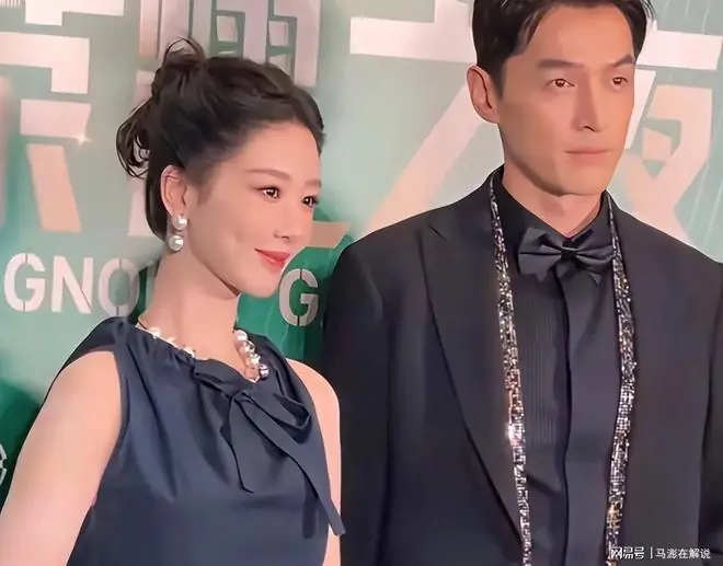 杨紫获白玉兰视后，台下孙俪和观众的表情说明一切，宋丹丹没说错