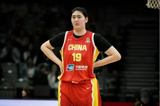 热身赛：中国女篮“性别大战”惜败北体大男篮 张子宇12分