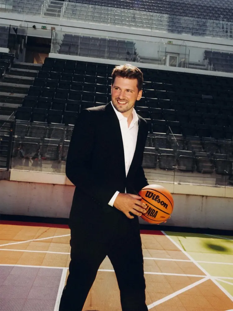 东契奇晒罗马行照片：感谢这无比美妙的一天！好戏还在后头🏀