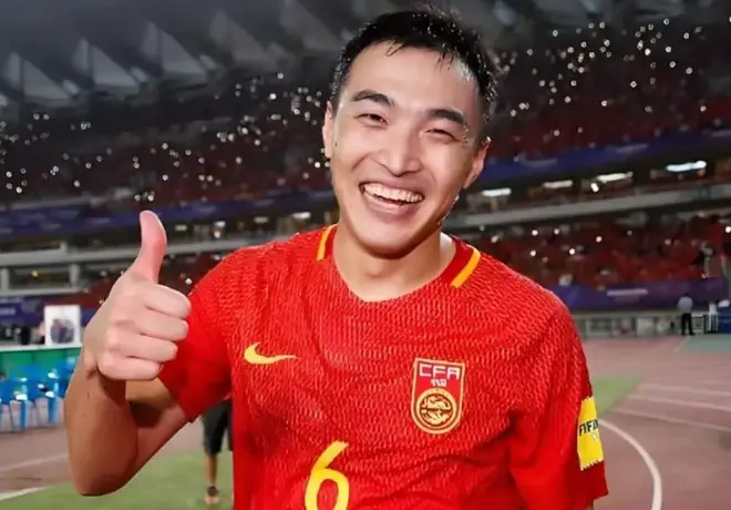 前国足队长自爆猛料，决赛前和队友玩LOL，到凌晨3点才结束