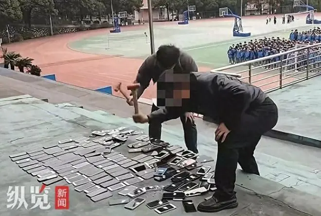 湖南郴州这家学校老师都是法盲！将没收来的上百部学生手机当众砸毁