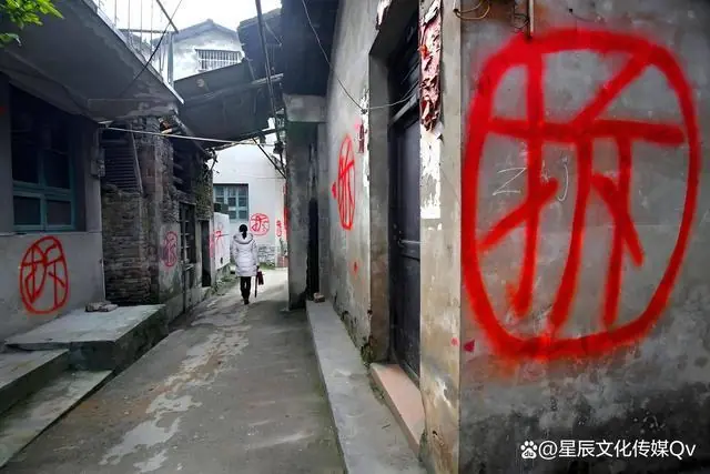 爸把1300万拆迁款给哥，我扭头走，爸追出：那栋写字楼合同还没签