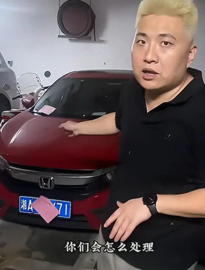 车位被占5天后续:女车主拒不挪车并两次报警，知情人透露背景很硬