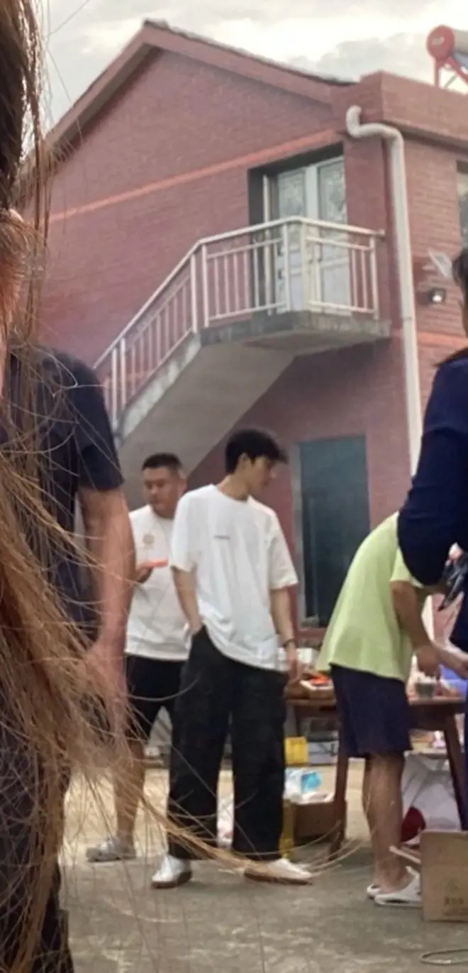 王星越回湖南岳阳吃席,老家房子旧还有点脏乱,16道酒席菜朴素