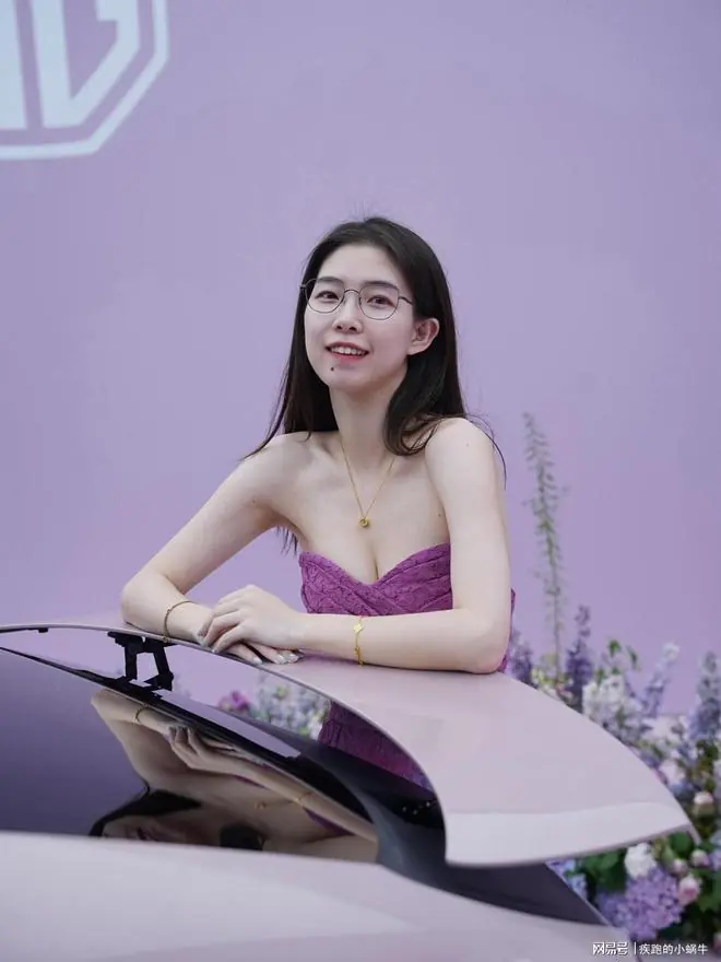 车展素人模特：那不是站台，是我在钢铁森林里开出的一朵野花