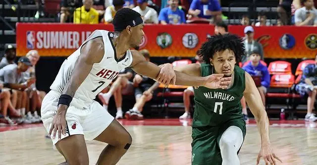 康韦尔19+3伯里斯18分 热火7人得分上双大胜雄鹿