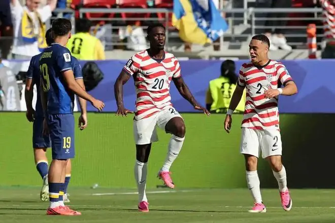 世界杯｜十人美国2-0波黑，下轮将战比利时！巴洛贡破门+直红，蒂尔曼任意球制胜