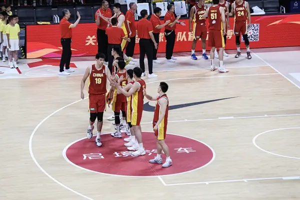 直播吧：世预赛VS中国台北 中国男篮12人名单保持不变